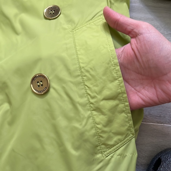 Authentic Burberry Windbreaker - Picture 4 of 9